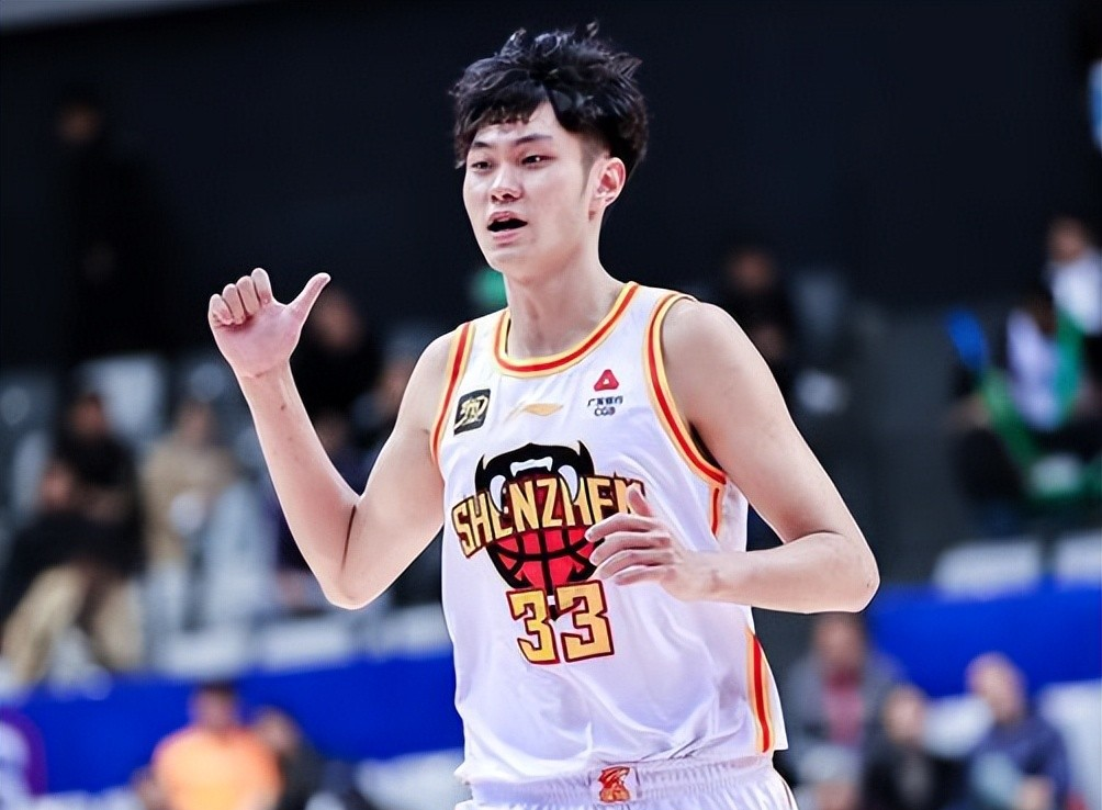 深圳男篮发布备战花絮，今晨更衣室发声，德甲任务艰巨，训练强度明显提升