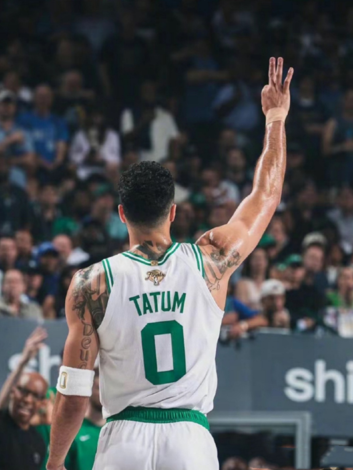 清晨波士顿凯尔特人备战CBA季后赛，完成体检细节曝光，态度坚定，球探报告显示潜力(波士顿凯尔特人球馆)