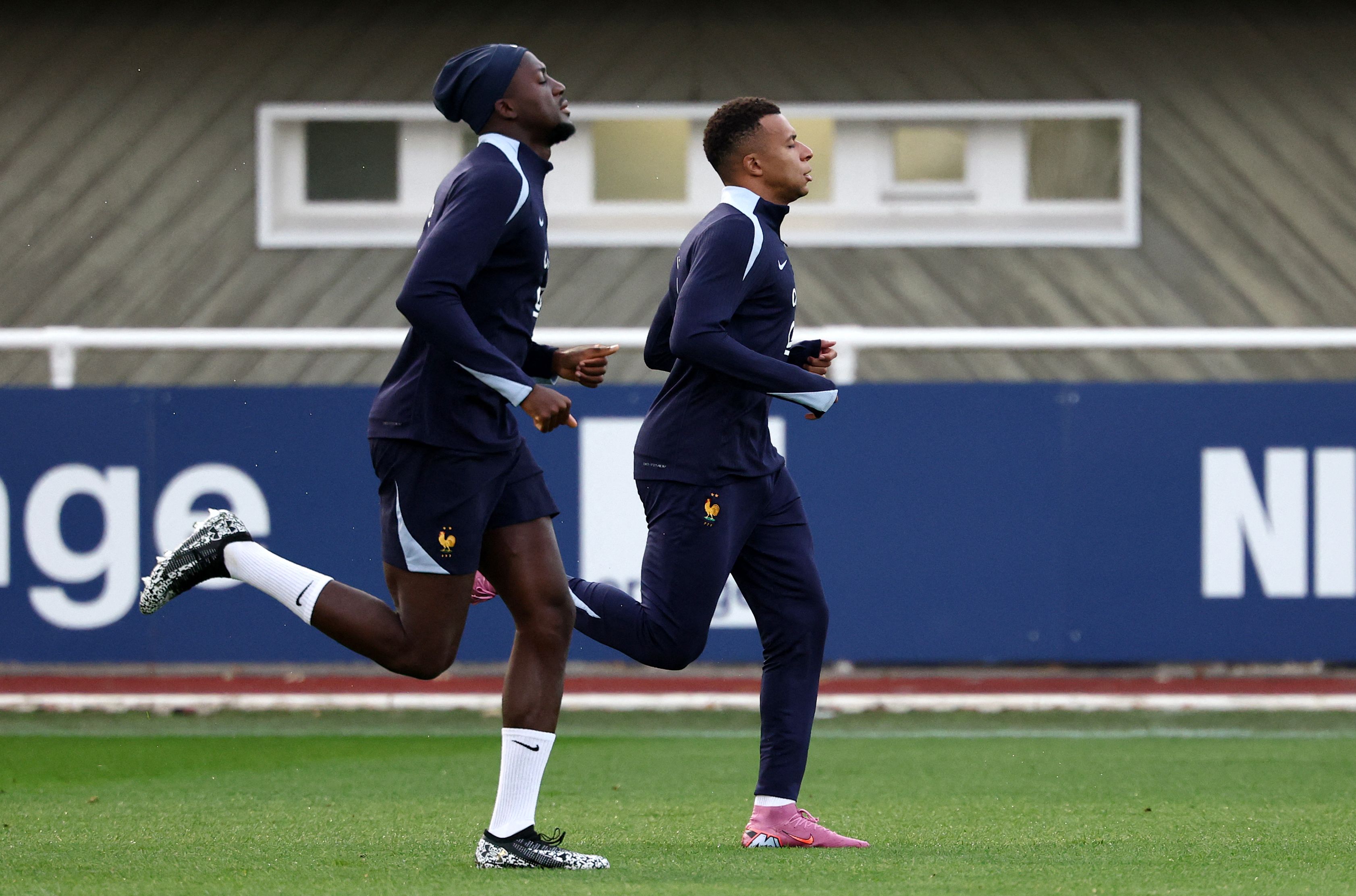 kaiyun体育app-包含赛前体能课后，罗马调整名单备战法国杯，悬念犹存，年轻球员得到机会的词条